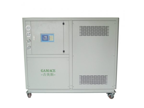 確保冷油機排出油回到冷油機內(nèi)，防止因大小問題破壞機組的使用